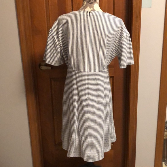 Super flattering, easy, navy stripe linen blend short sleeve dress by Lands End - Picture 4 of 16